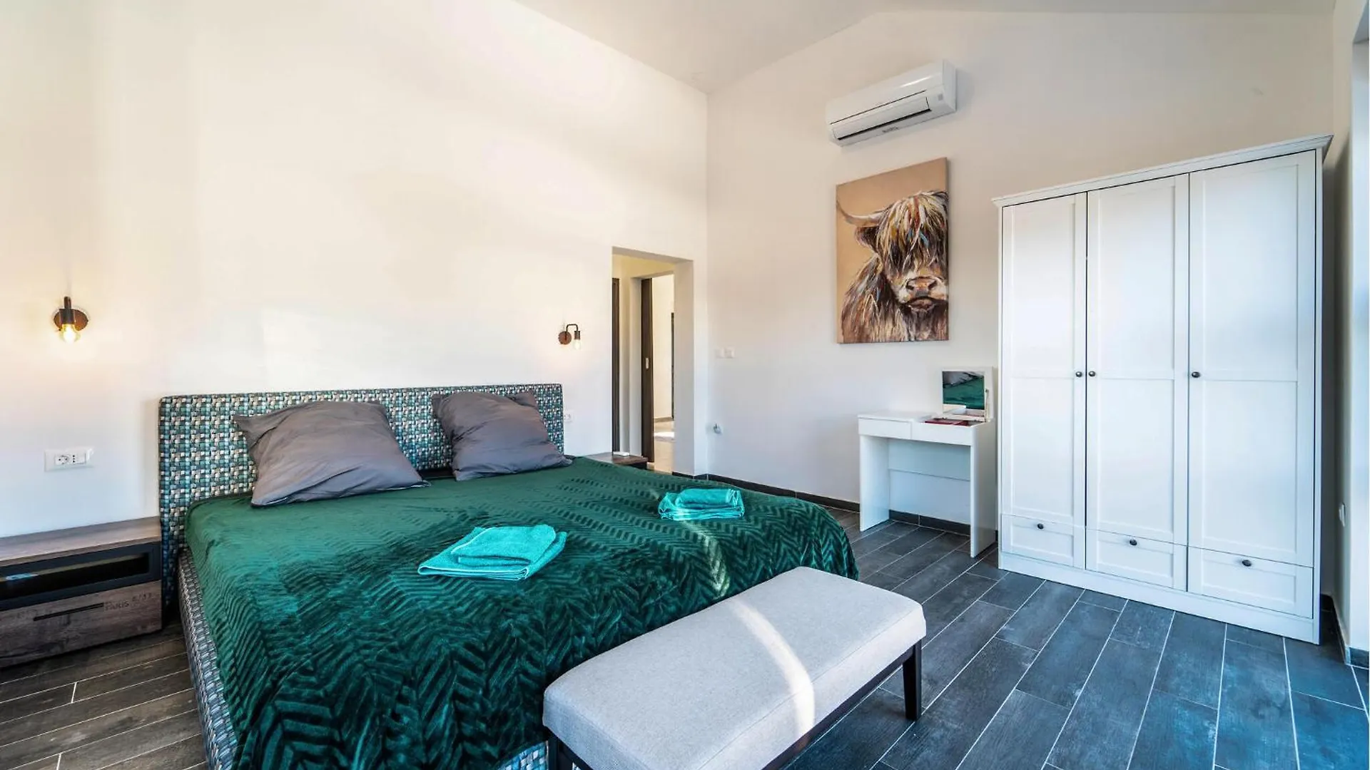 Awesome Home In Pridraga With Jacuzzi Holiday home